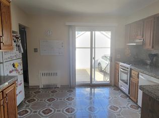 83 W Mineola Ave, Valley Stream, NY 11580