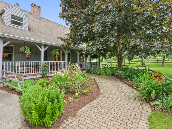 135 East St, Lee, MA 01238
