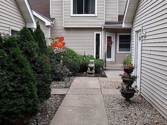 5th image of 10273 Arrowwood Dr
