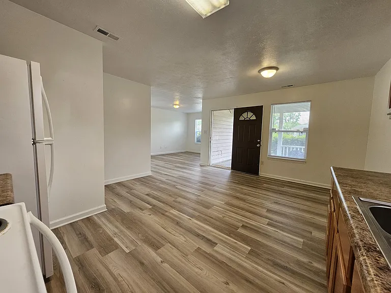 2341 Wheeler St — Photo 4