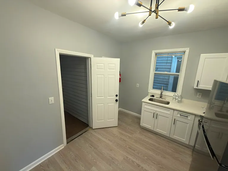 150 S 10th St #1 — Photo 12