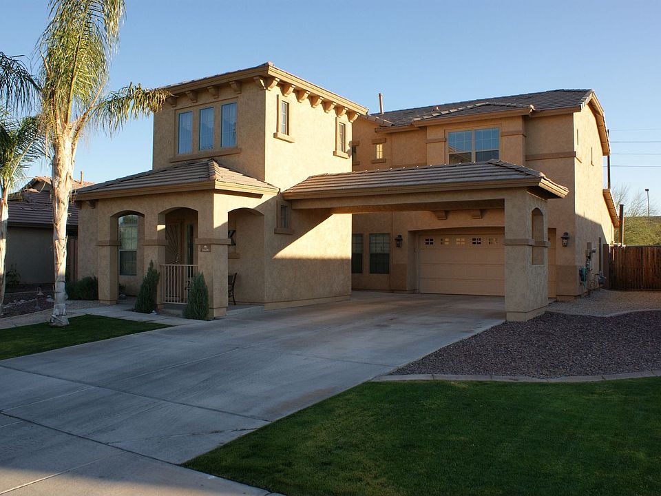 You've Arrived! - 4 Car Garage!