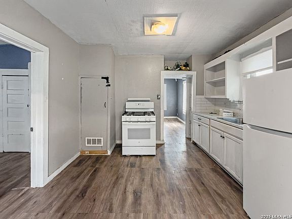 5th image of 2407 San Fernando