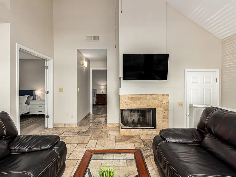 1001 N Pasadena St #50 — Photo 20