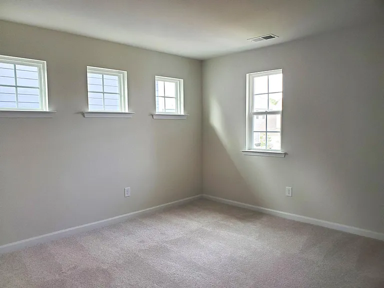 1009 Gabardine Ln — Photo 11