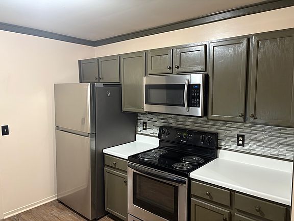 5th image of 186 Barrington Cir