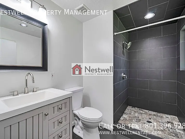 1335 E Maplewood Dr — Photo 20