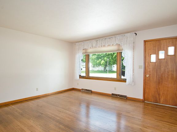 4th image of 1118 E Circle Dr
