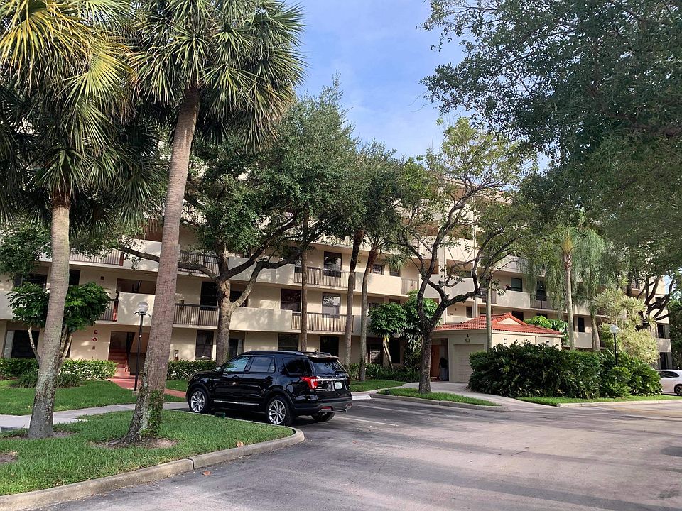 1st image of 2907 Carambola Cir S APT 403
