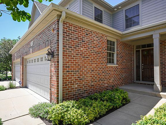 2nd image of 722 Kingsbrook Gln