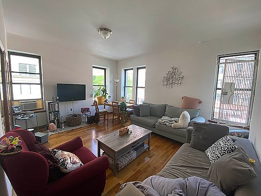 1st image of 200 W 85th St APT 3D