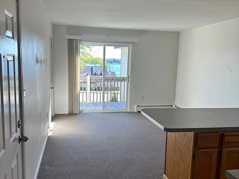 575 N Riverside Ave #11 — Photo 3