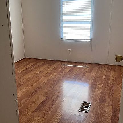 5th image of 907 N Allen Ave