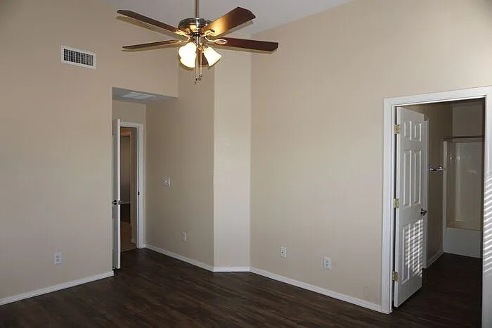 2201 S Saint Suzanne Dr — Photo 29