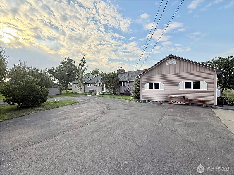 2nd image of 28 Dixon Road