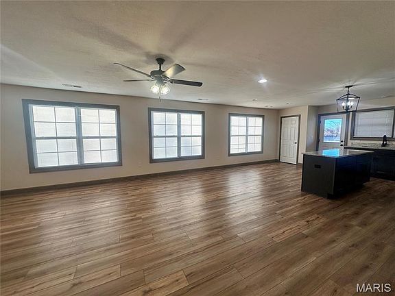 5th image of 3609 Justine Dr