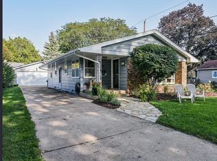 32 Central Ave, Aurora, IL 60506