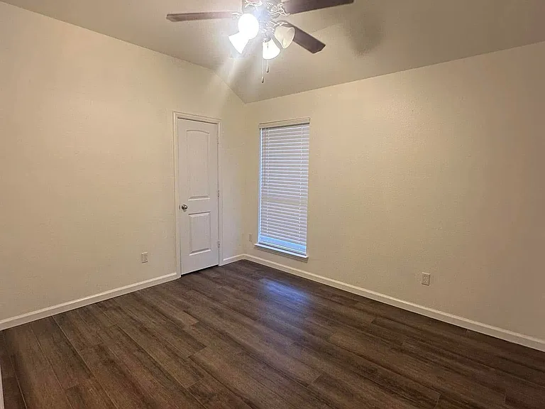 2145 Cedar Park Dr — Photo 10