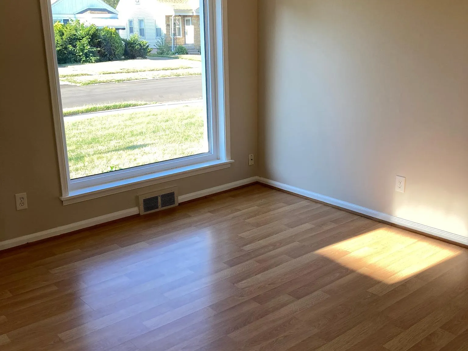 2270 Garfield St — Photo 2