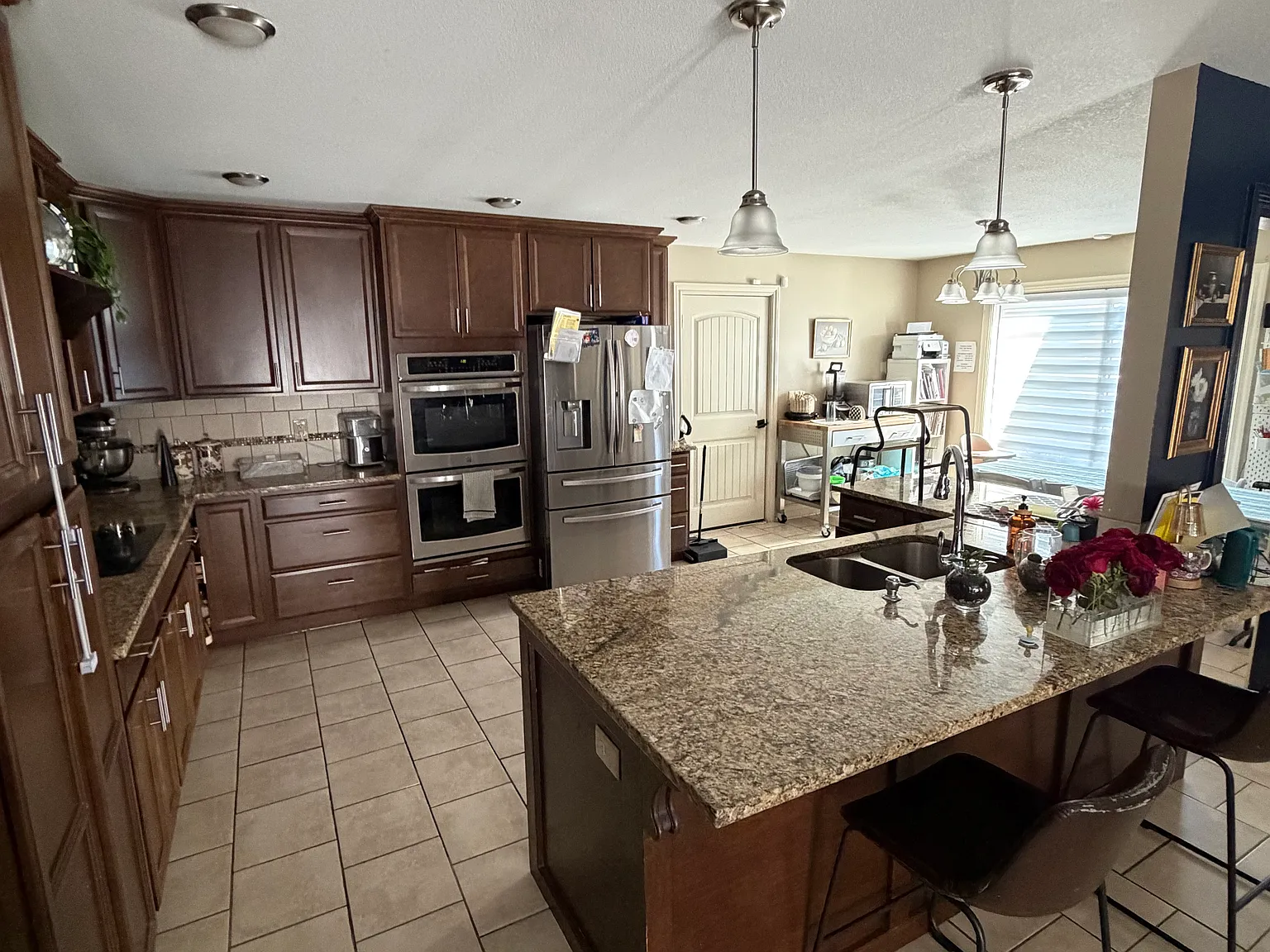 3 bed, 2339 sqft, $2,700 — Photo 4