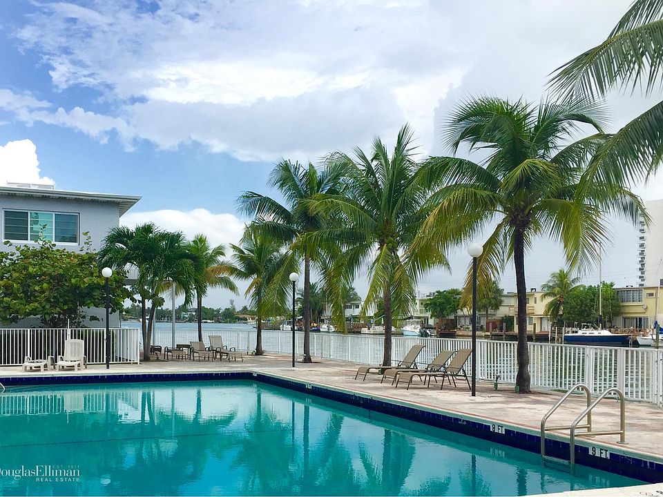1st image of 7207 Bay Dr #9