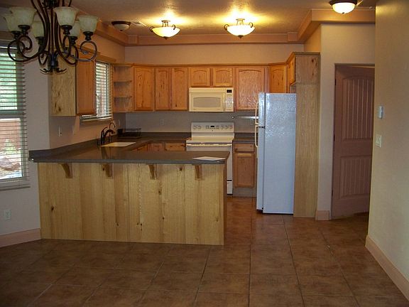 4th image of 302 N Los Barancos Ln