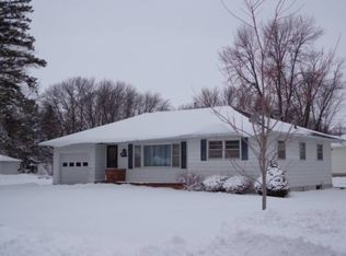 691 6th St SW, Wells, MN 56097