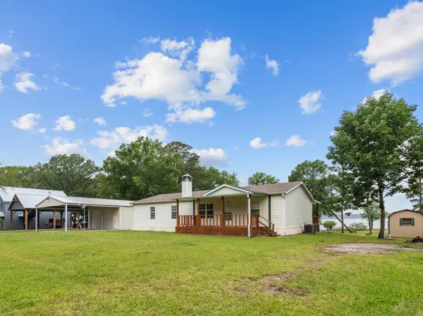 405 Sun Dr, Zavalla, TX 75980