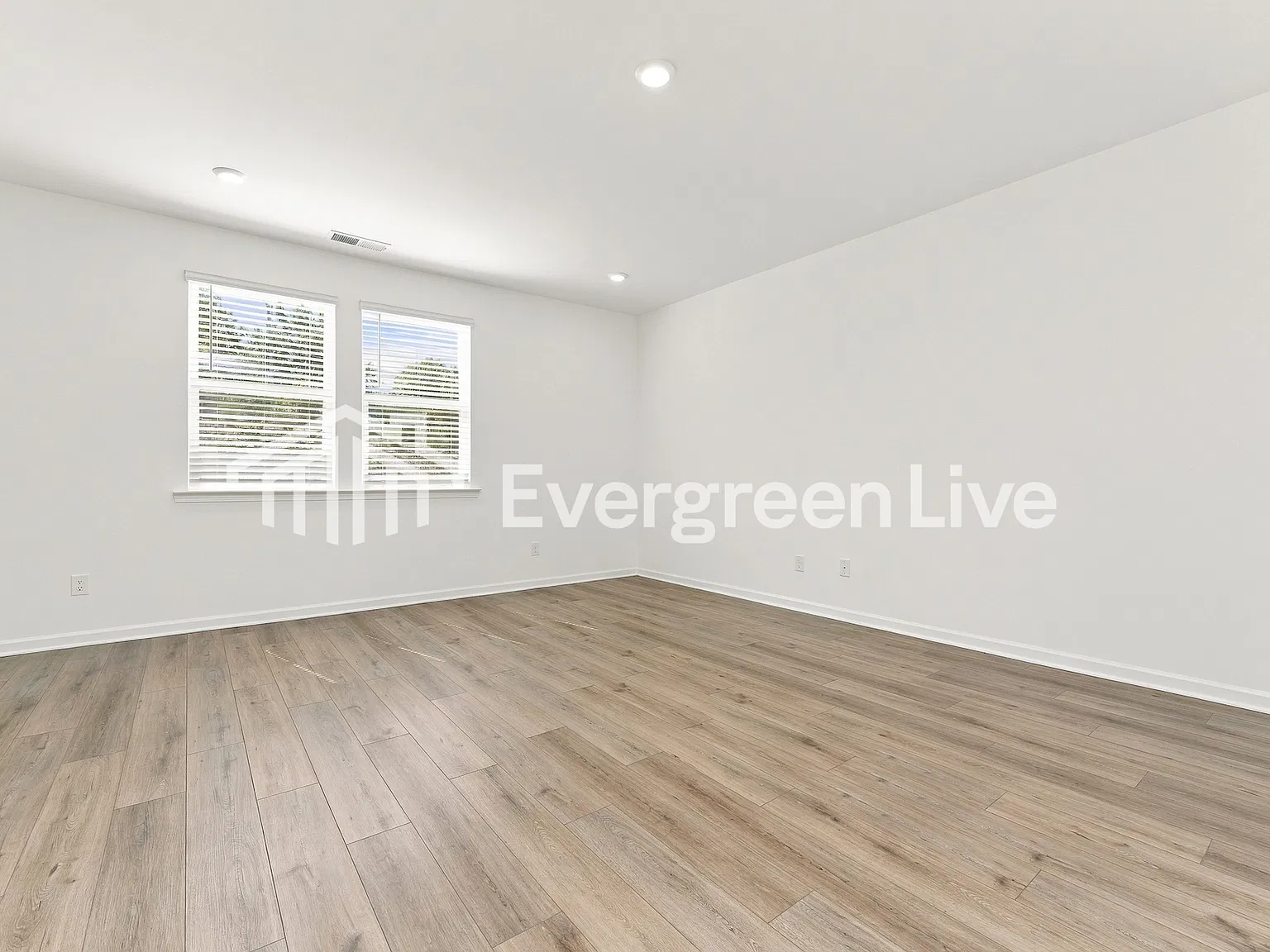 6 bed, 4.0 bath, 3009 sqft, $2,560 — Photo 2
