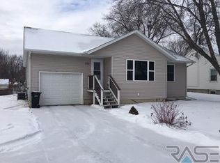 209 S Sycamore Ave, Sioux Falls, SD 57110