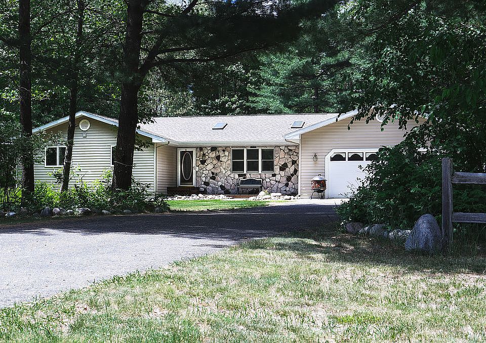 1st image of 876 Little John Ave