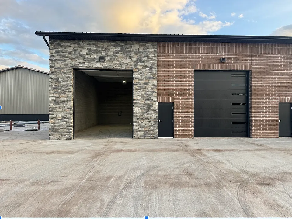 Units 6/5 - 1,250 SF (25'x50') 
- Heated with electric 
- One 12'x14' overhead garage door 
- Lease Rate: $800/month