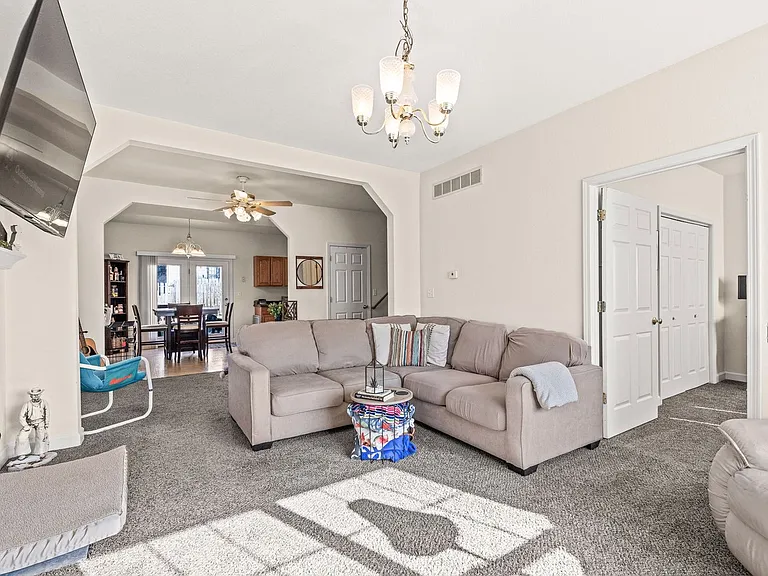2109-2111 Primrose Dr — Photo 15