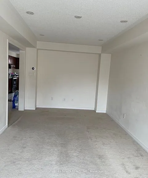 32 Etienne St — Photo 9