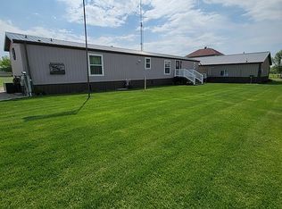 2 Skinner St, Akaska, SD 57420