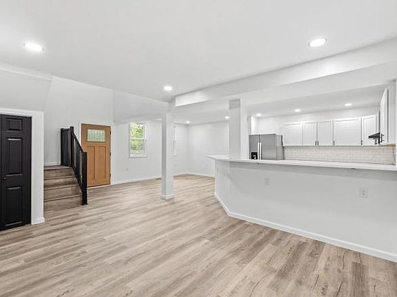 3rd image of 700 Moores Ave