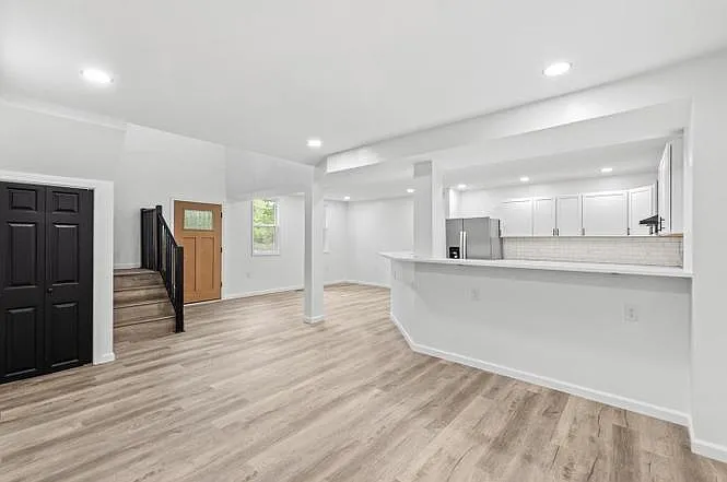 700 Moores Ave — Photo 3