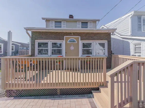 214 Seaview Ave, Laurence Harbor, NJ 08879