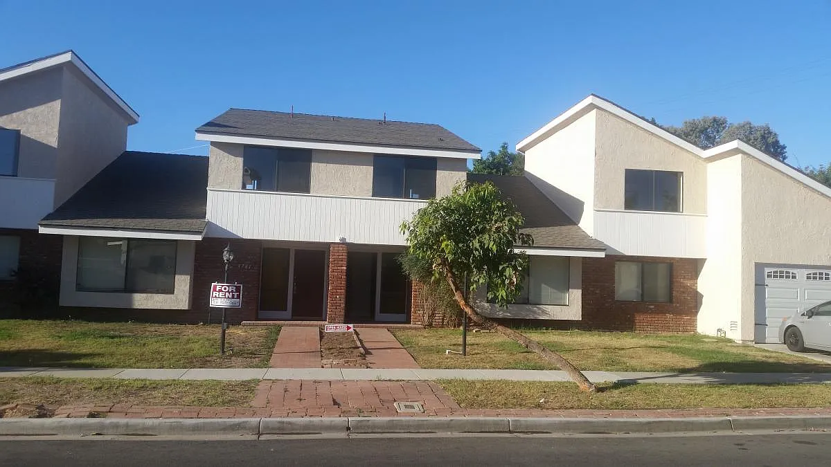 3 bed, 2.5 bath, 1875 sqft, $4,500 — Photo 2