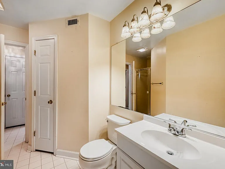2322 Falls Gable Ln #J — Photo 10