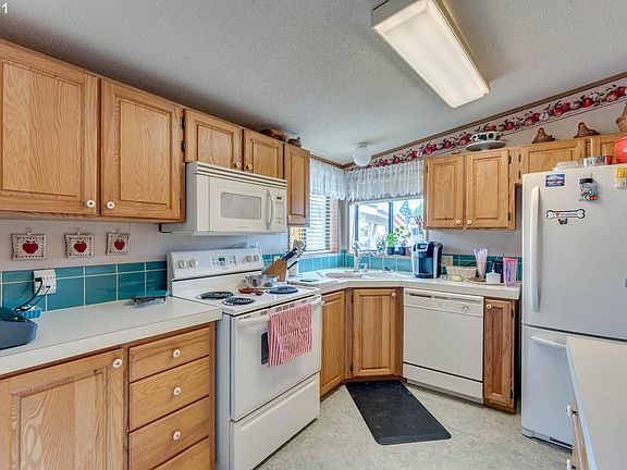 4th image of 5101 NE 121st Ave Unit 106