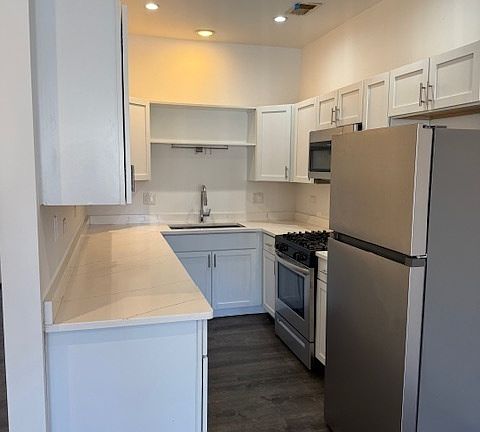 5th image of 2841 N Melvina Ave