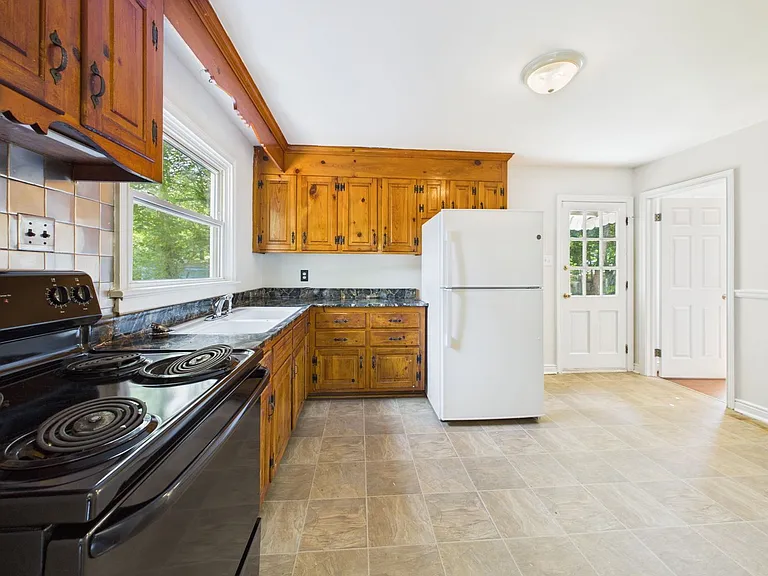 955 Barlen Dr — Photo 8