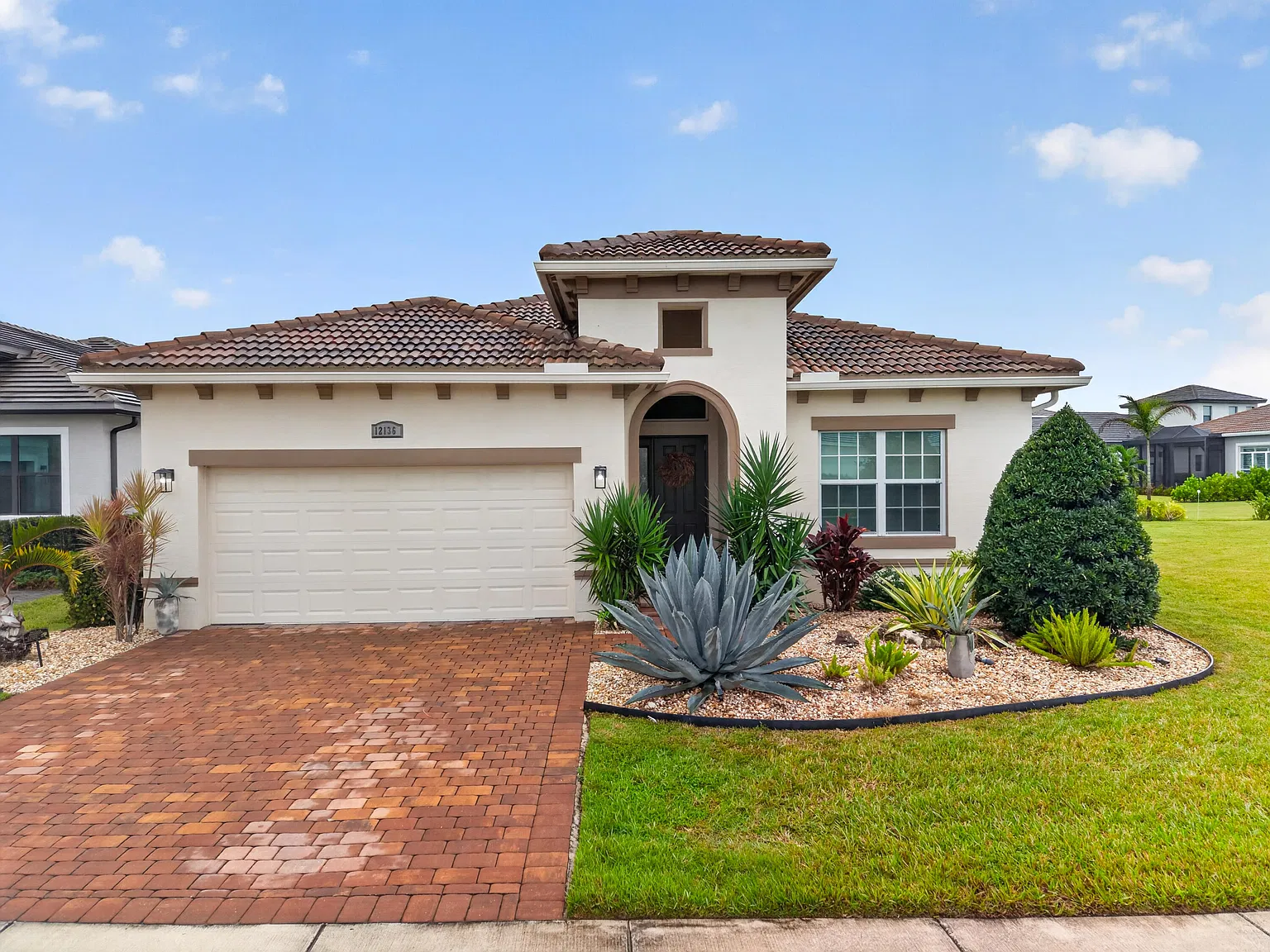 3 bed, 2.0 bath, 1932 sqft, $4,250 — Photo 3