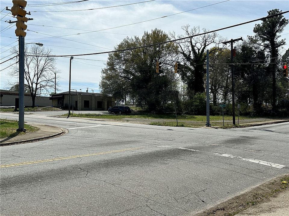 1st image of 1002 S Main St