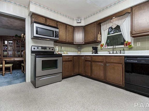 3rd image of 1915 W Sunnyview Dr