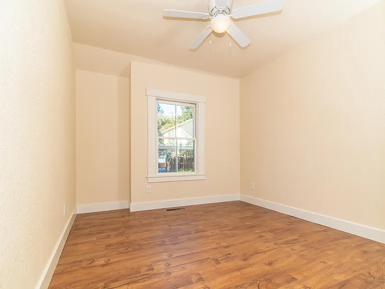 1251 Jefferson St #A — Photo 11