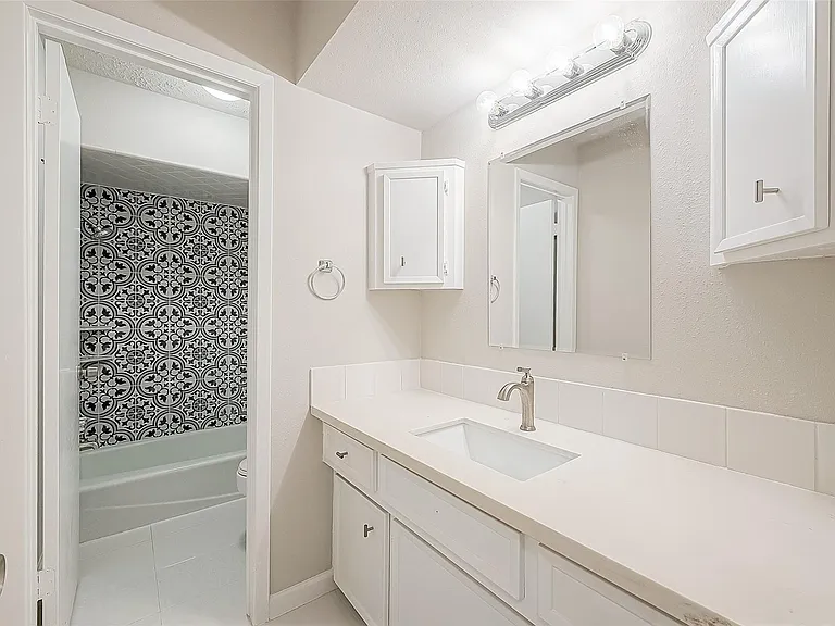 6107 Sanford Rd — Photo 32