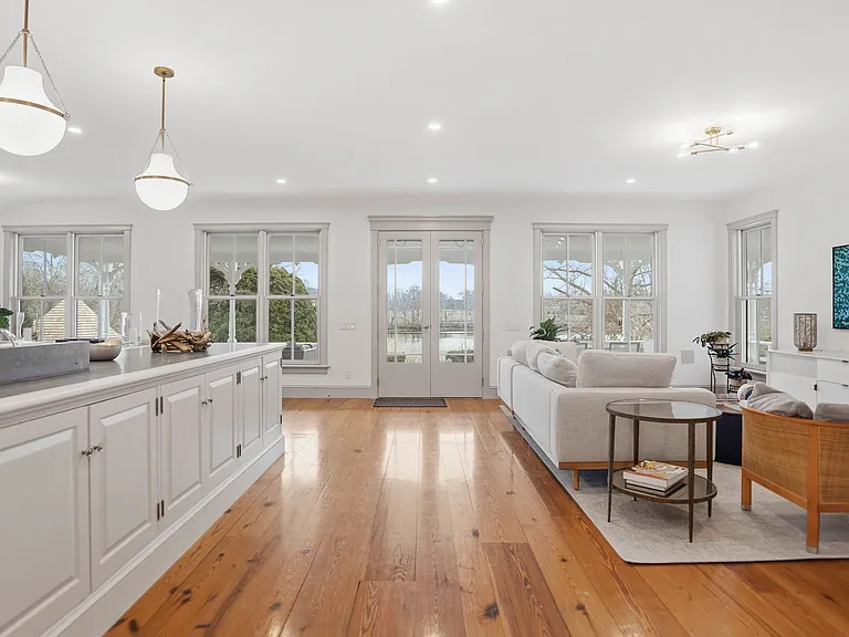 32 Oakland Ave — Photo 9