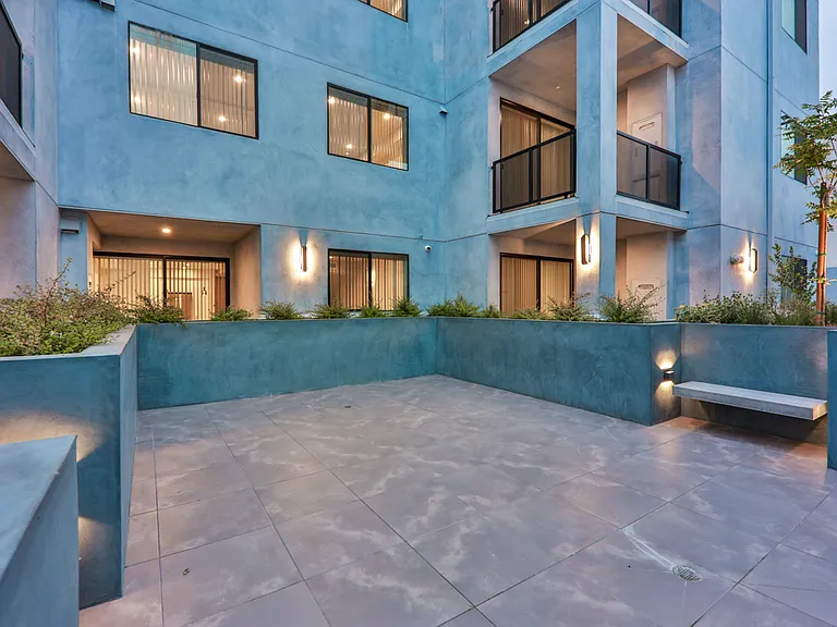 900 N Wilcox Ave #105 — Photo 64